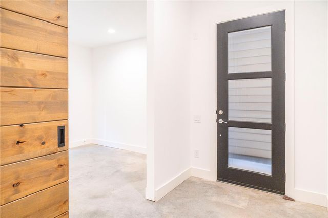 5869 E Post Oak Lane, Houston, TX 77055