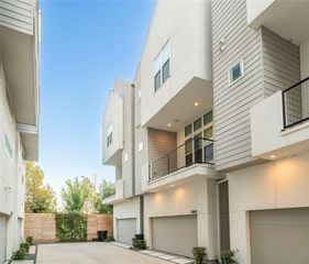 5869 E Post Oak Lane, Houston, TX 77055