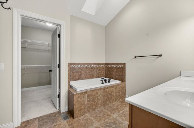 5446 Baraboo Court 5446, Davenport, IA 52804