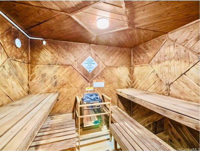 2140 Kuhio Avenue 2105, Honolulu, HI 96815