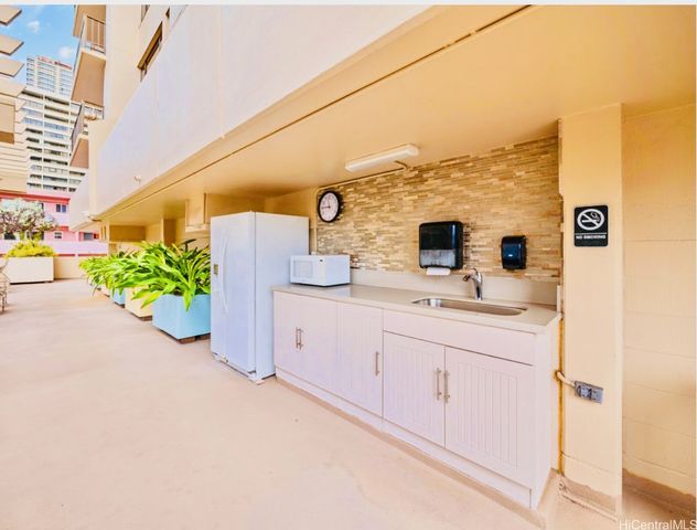 2140 Kuhio Avenue 2105, Honolulu, HI 96815