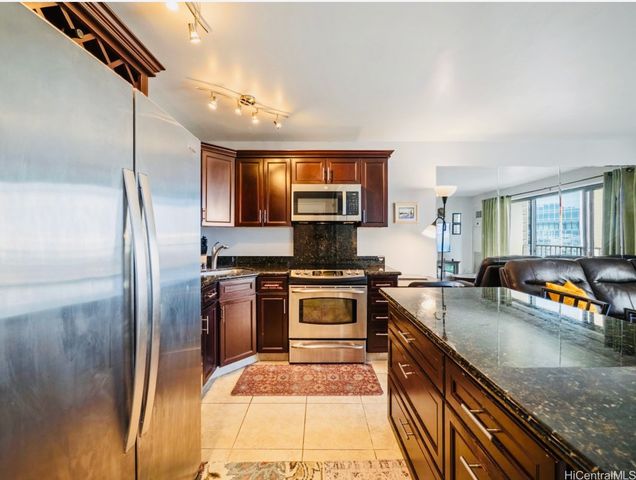 2140 Kuhio Avenue 2105, Honolulu, HI 96815