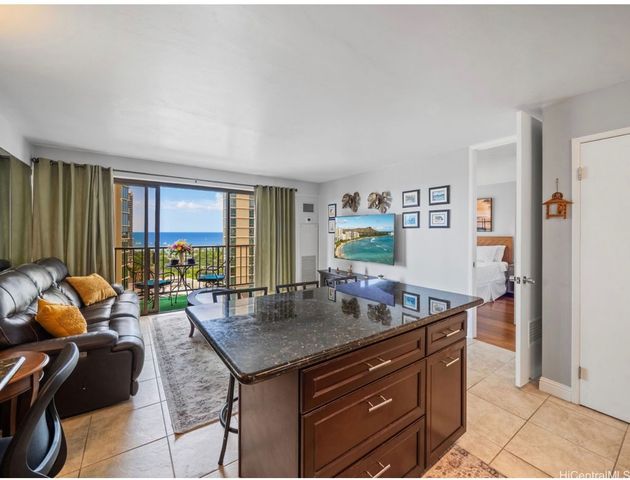 2140 Kuhio Avenue 2105, Honolulu, HI 96815