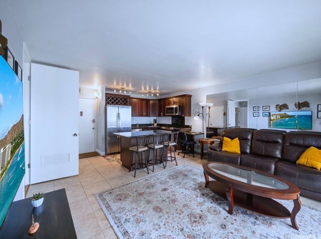 2140 Kuhio Avenue 2105, Honolulu, HI 96815