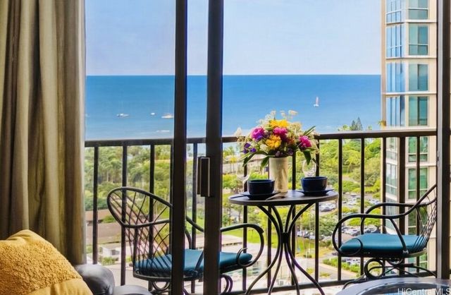 2140 Kuhio Avenue 2105, Honolulu, HI 96815