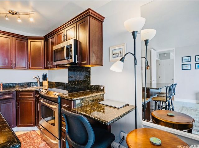 2140 Kuhio Avenue 2105, Honolulu, HI 96815