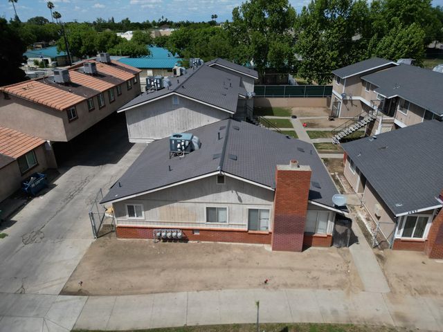 4833 E Lane Avenue, Fresno, CA 93727