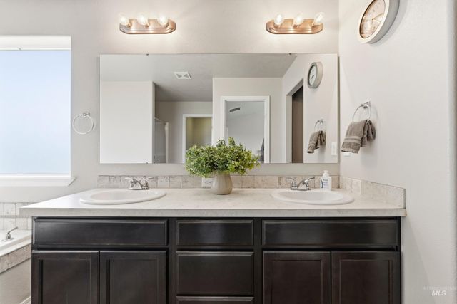 2025 N Thistle Dr, Kuna, ID 83634