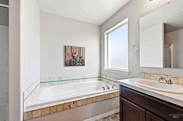 2025 N Thistle Dr, Kuna, ID 83634