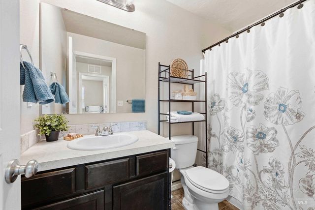 2025 N Thistle Dr, Kuna, ID 83634