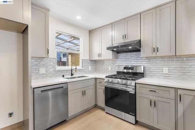 2215 E 29th Street, Oakland, CA 94606