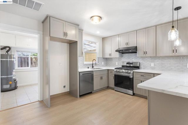 2215 E 29th Street, Oakland, CA 94606
