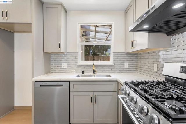 2215 E 29th Street, Oakland, CA 94606