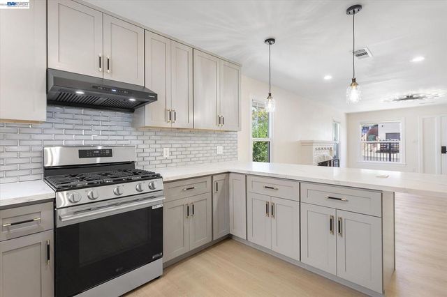 2215 E 29th Street, Oakland, CA 94606
