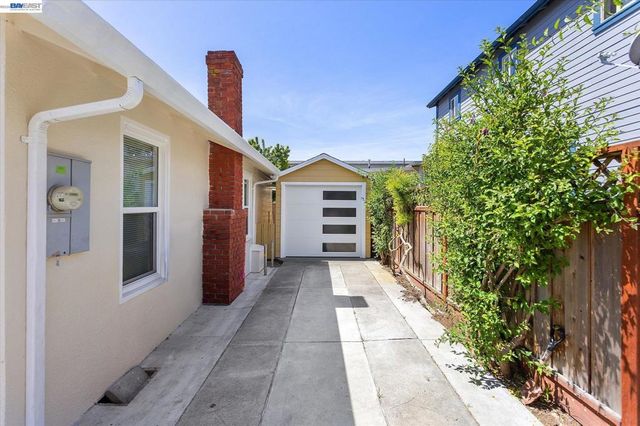 2215 E 29th Street, Oakland, CA 94606