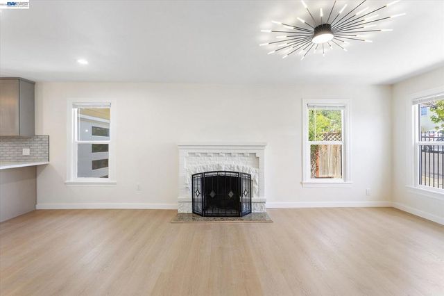 2215 E 29th Street, Oakland, CA 94606
