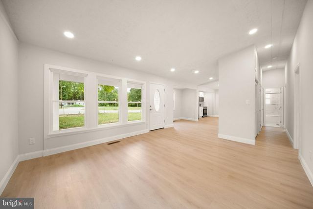 13700 MARBURY LN, Woodbridge, VA 22191