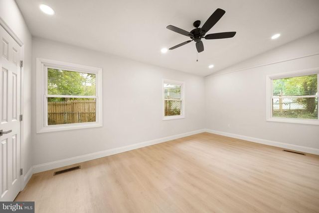 13700 MARBURY LN, Woodbridge, VA 22191