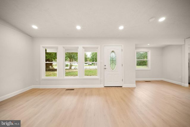 13700 MARBURY LN, Woodbridge, VA 22191