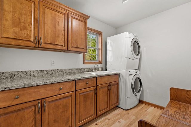 501 Drumlin COVE, Slinger, WI 53086