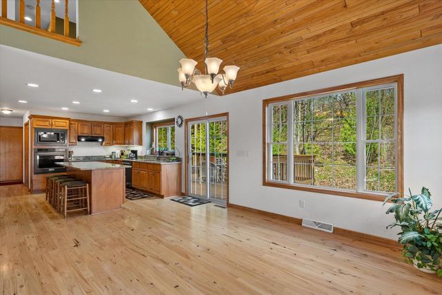 501 Drumlin COVE, Slinger, WI 53086