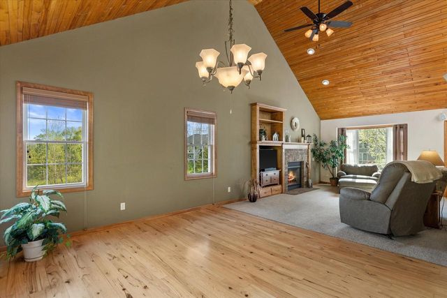 501 Drumlin COVE, Slinger, WI 53086