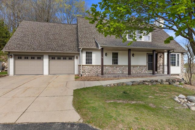 501 Drumlin COVE, Slinger, WI 53086