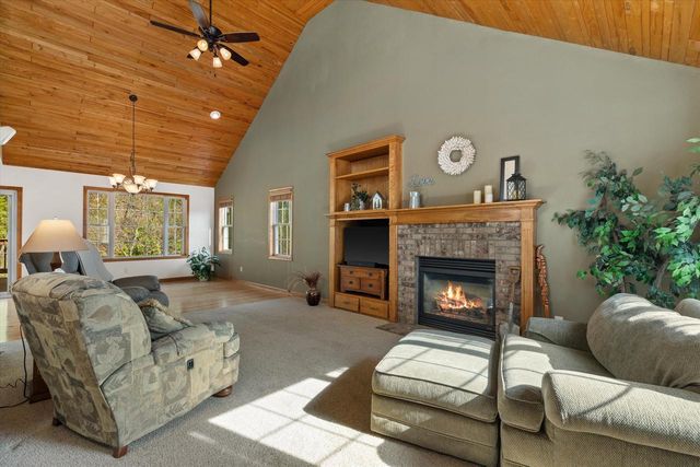 501 Drumlin COVE, Slinger, WI 53086