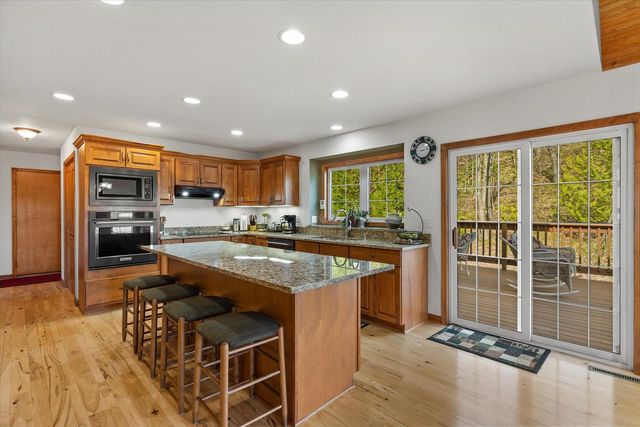 501 Drumlin COVE, Slinger, WI 53086