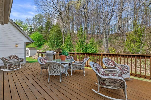 501 Drumlin COVE, Slinger, WI 53086