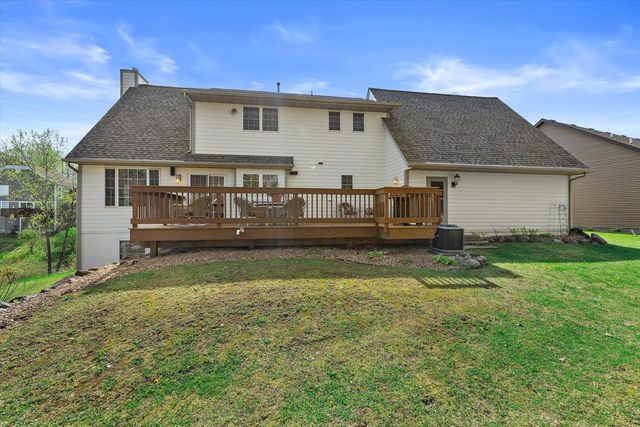 501 Drumlin COVE, Slinger, WI 53086