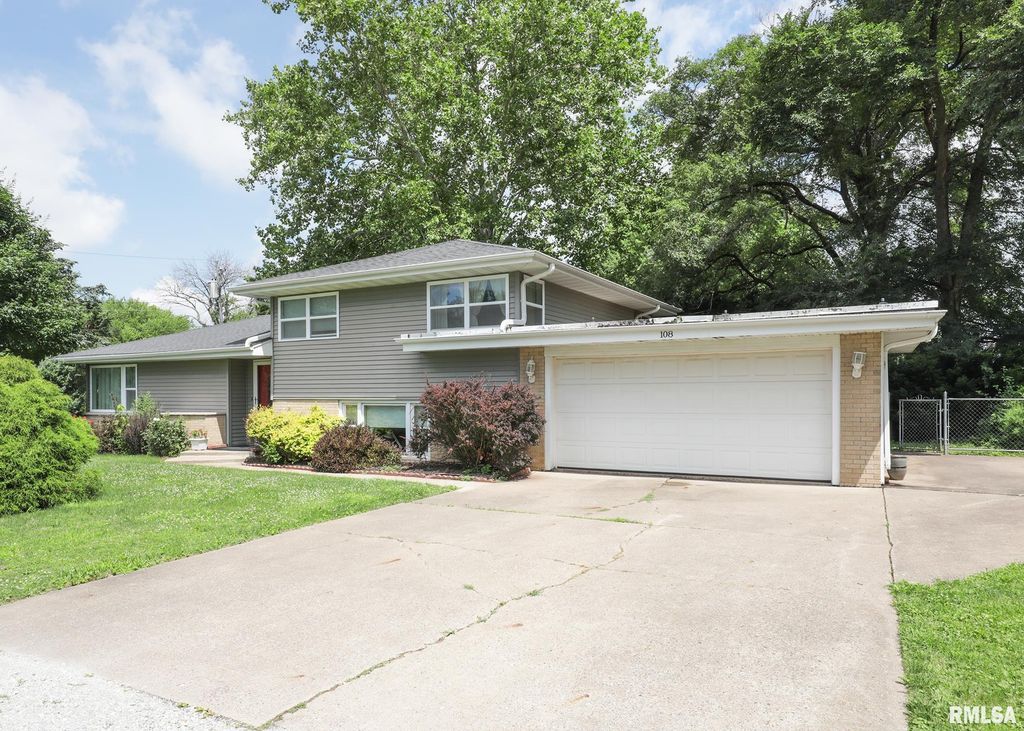 108 W 15TH Avenue, Coal Valley, IL 61240