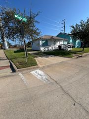 5728 Sylvia Drive, Galveston, TX 77551