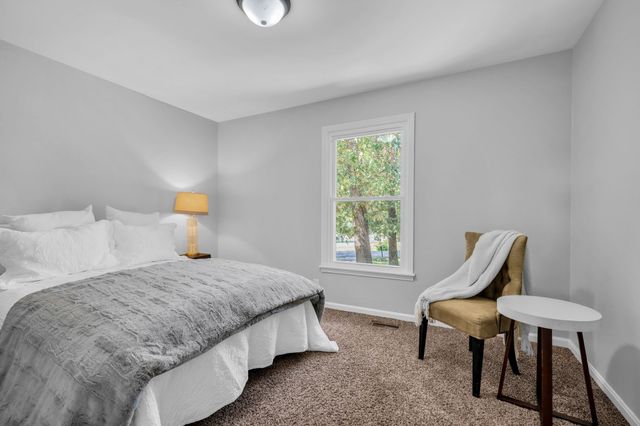 105 Ravenwood Cir, Dickson, TN 37055