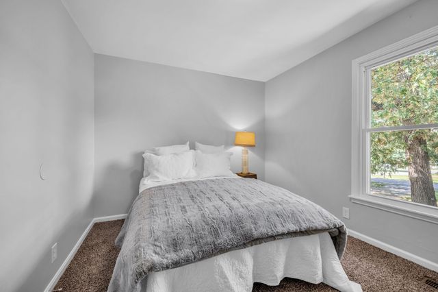105 Ravenwood Cir, Dickson, TN 37055