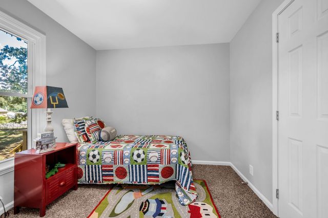 105 Ravenwood Cir, Dickson, TN 37055