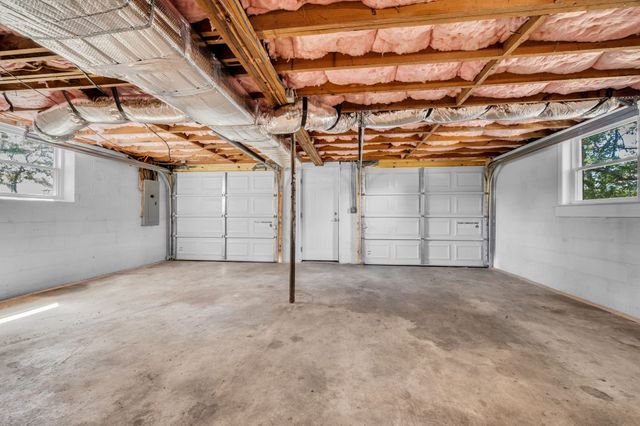 105 Ravenwood Cir, Dickson, TN 37055