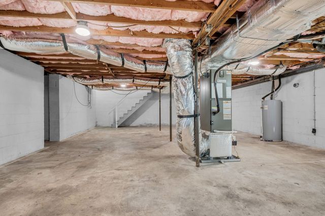 105 Ravenwood Cir, Dickson, TN 37055