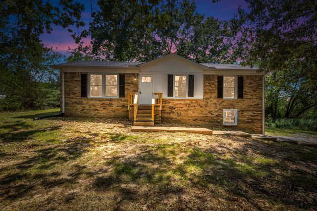 105 Ravenwood Cir, Dickson, TN 37055