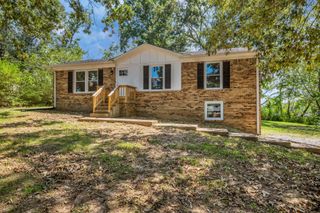 105 Ravenwood Cir, Dickson, TN 37055