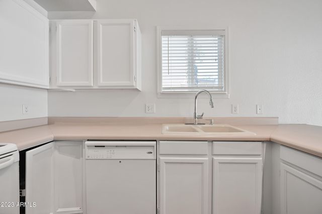 313 S Ocean Drive, Gilbert, AZ 85233