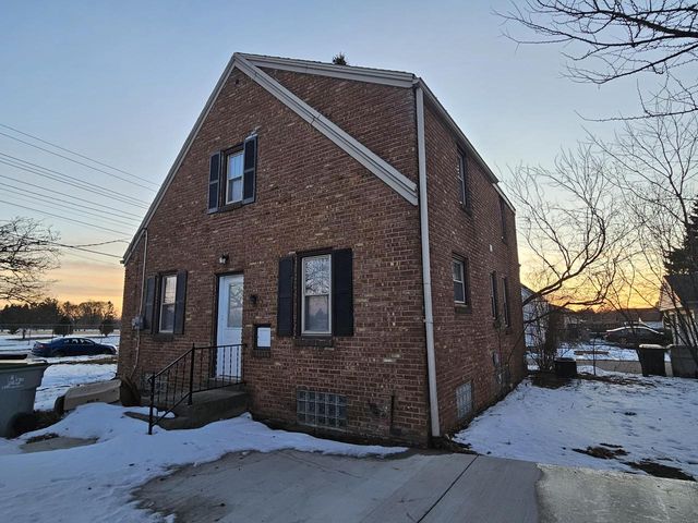 4800 W Green Tree ROAD, Milwaukee, WI 53223