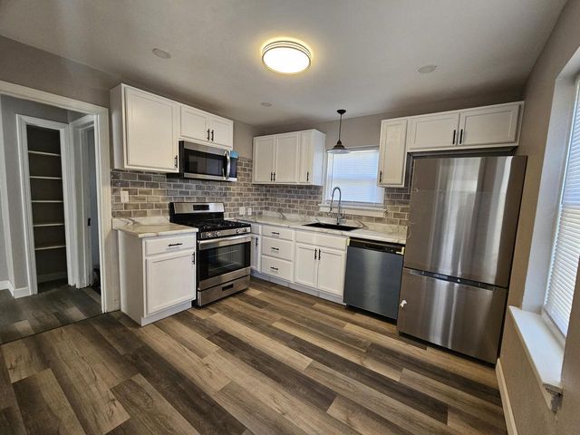 4800 W Green Tree ROAD, Milwaukee, WI 53223