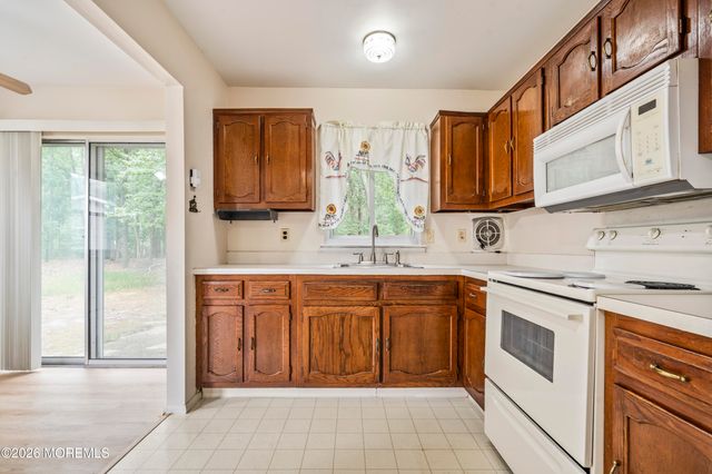 2 Mayflower Place, Whiting, NJ 08759
