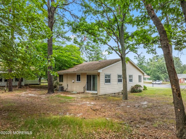 2 Mayflower Place, Whiting, NJ 08759