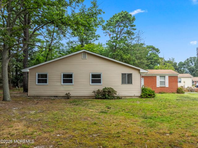 2 Mayflower Place, Whiting, NJ 08759