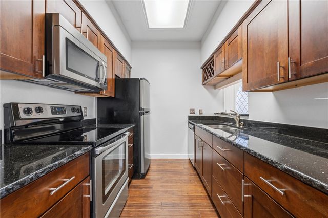700 S 1st ST 202, Austin, TX 78704