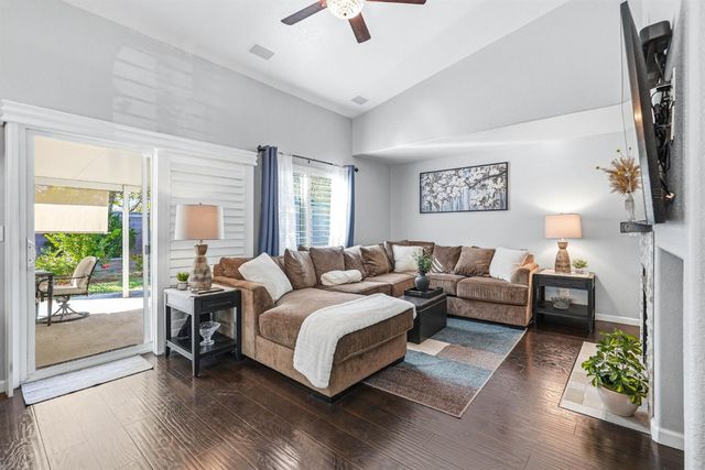 9804 Orino Ct, Elk Grove, CA 95757