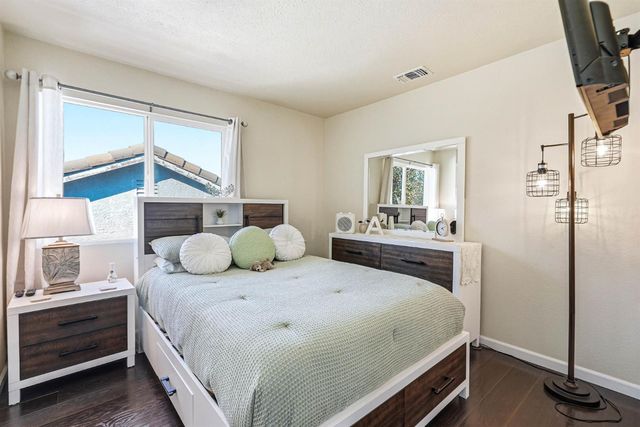 9804 Orino Ct, Elk Grove, CA 95757