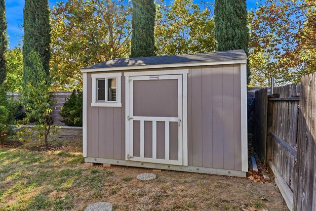 9804 Orino Ct, Elk Grove, CA 95757